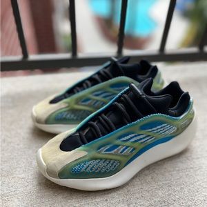 Adidas Yeezy 700 V3 Arzareth 8.5 Women 6.5 Men